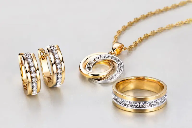 Fotos de producto con IA para joyerías en Marbella